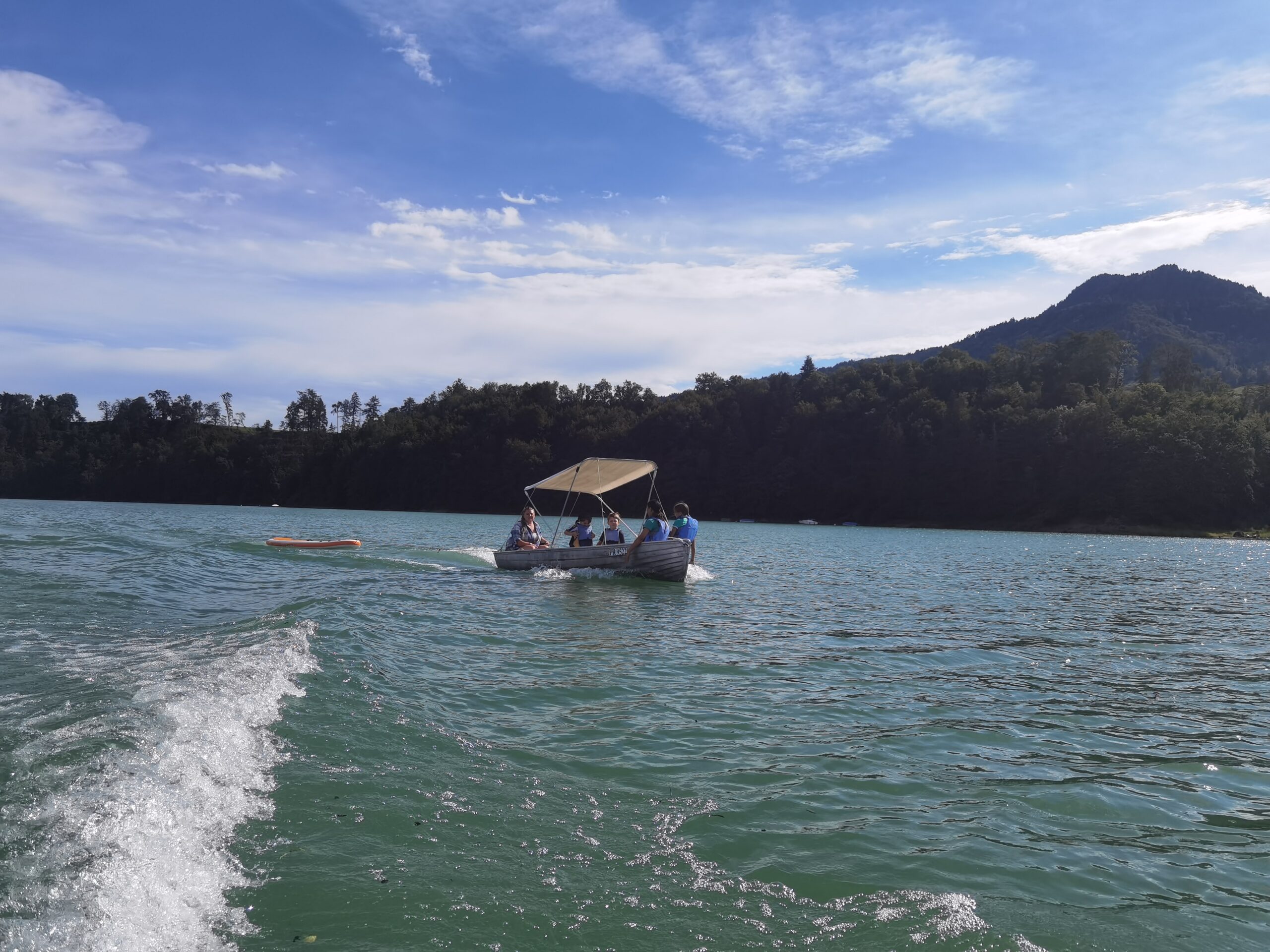 Spiboot — bateau aluminium sur le lac de la Gruyère